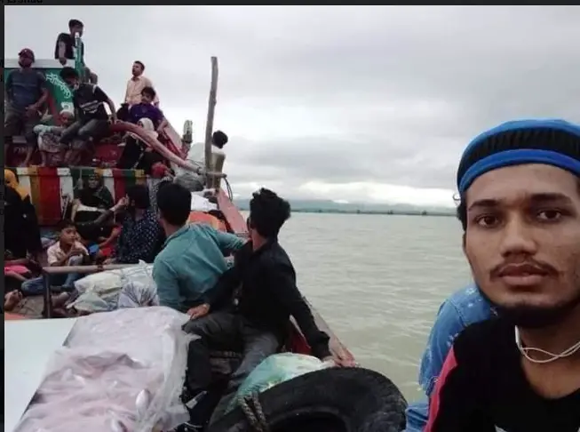 সেন্টমার্টিনে ডুবোচরে আটকে পড়া নৌকা গভীর রাতে উদ্ধার সেন্টমার্টিনে ডুবোচরে আটকে পড়া নৌকা গভীর রাতে উদ্ধার