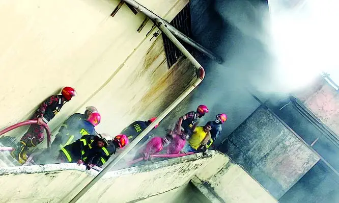 মুন্সীগঞ্জে আগুনে ৪৬ পরিবার গৃহহারা মুন্সীগঞ্জে আগুনে ৪৬ পরিবার গৃহহারা