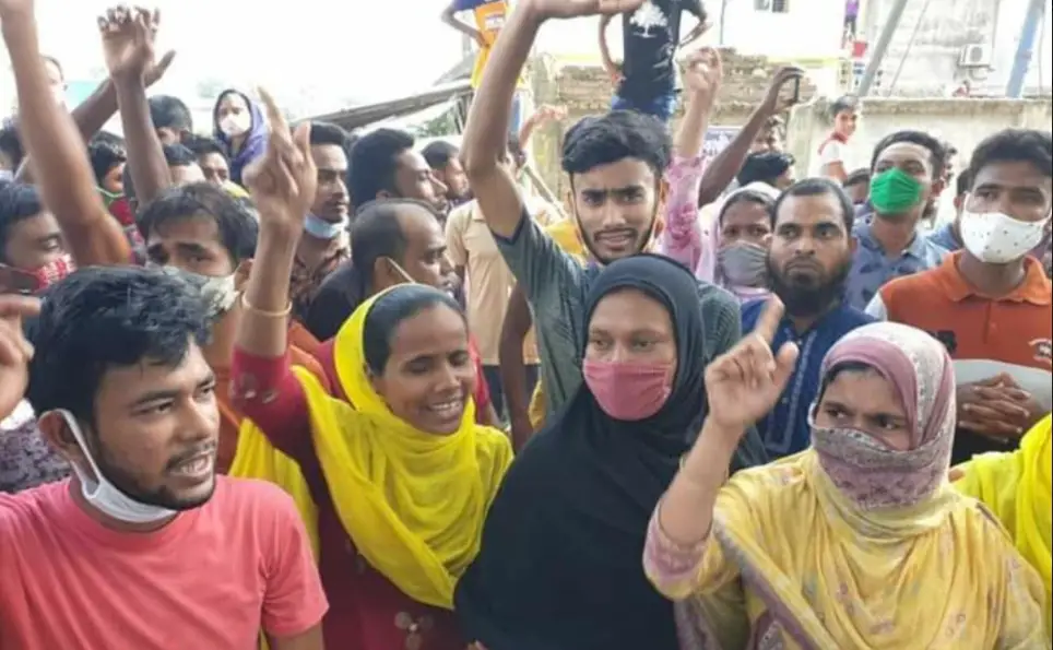 টঙ্গীতে গার্মেন্টস শ্রমিক পুলিশ সংঘর্ষে আহত ২৫, কারখানা বন্ধ ঘোষণা টঙ্গীতে গার্মেন্টস শ্রমিক পুলিশ সংঘর্ষে আহত ২৫, কারখানা বন্ধ ঘোষণা