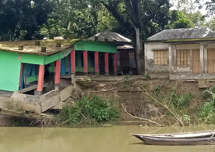 টাঙ্গাইলের নাগরপুরে বন্যায় ধসে পড়ার উপক্রম সরকারি প্রাথমিক বিদ্যালয় টাঙ্গাইলের নাগরপুরে বন্যায় ধসে পড়ার উপক্রম সরকারি প্রাথমিক বিদ্যালয়