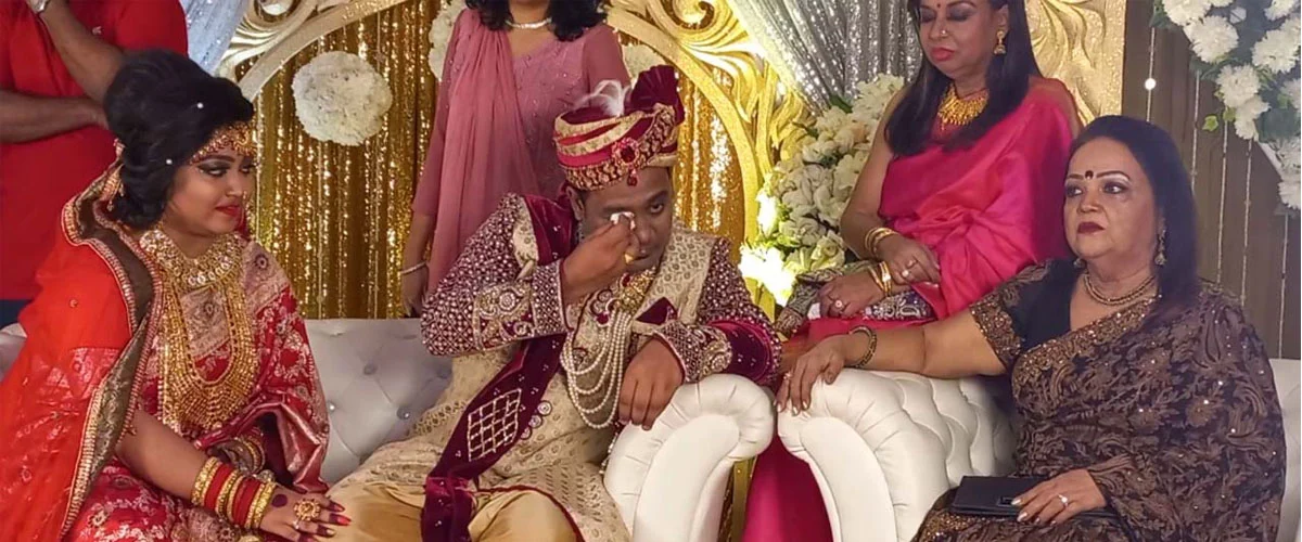 বিয়ে করলেন মোমিন-স্মরণ