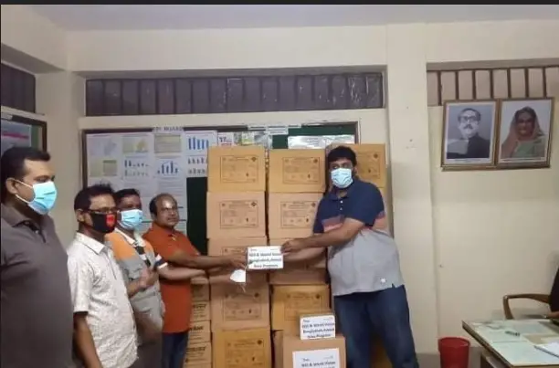 আমতলী উপজেলা হাসপাতালে মাস্ক ও স্যানিটাইজার বিতরণ আমতলী উপজেলা হাসপাতালে মাস্ক ও স্যানিটাইজার বিতরণ