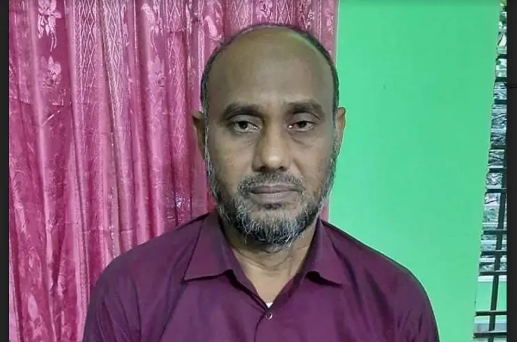 ঝিনাইদহে শ্রেণীকক্ষে প্রধান শিক্ষকের আত্মহত্যা ঝিনাইদহে শ্রেণীকক্ষে প্রধান শিক্ষকের আত্মহত্যা