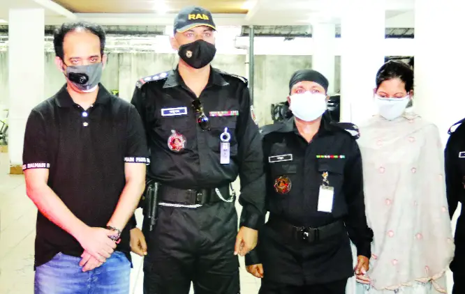 ইভ্যালির রাসেল সস্ত্রীক গ্রেফতার ইভ্যালির রাসেল সস্ত্রীক গ্রেফতার