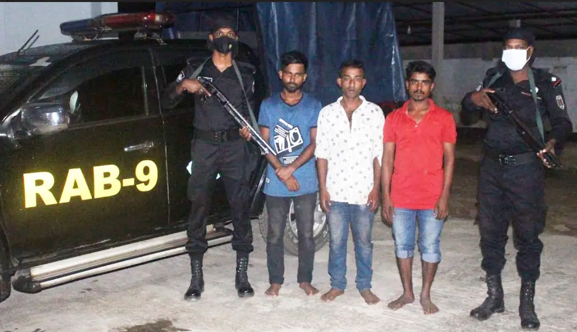 ১০ কেজি গাঁজাসহ ৩জন গ্রেফতার ১০ কেজি গাঁজাসহ ৩জন গ্রেফতার