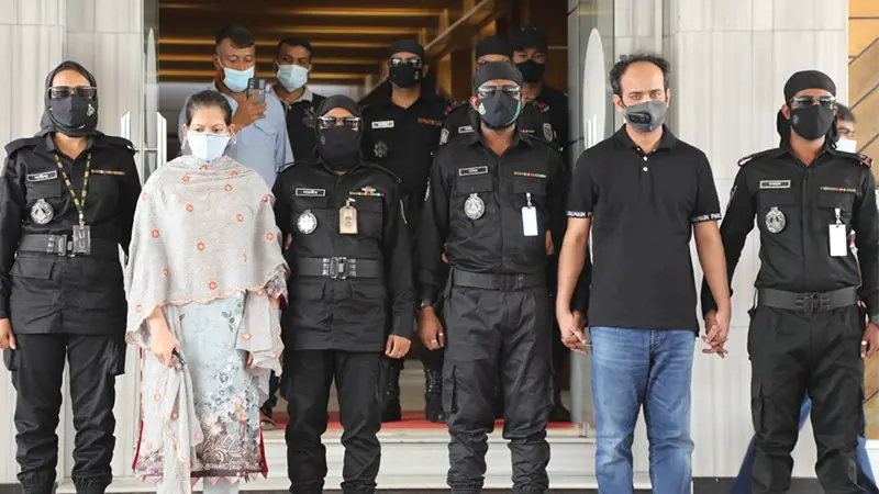 ইভ্যালির এমডি রাসেল ও তার স্ত্রী ৩ দিনের রিমান্ডে ইভ্যালির এমডি রাসেল ও তার স্ত্রী ৩ দিনের রিমান্ডে