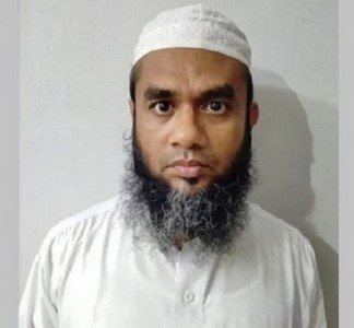 প্রতারক এহসানকে পদক দিয়েছিলেন সাবেক জেলা প্রশাসক প্রতারক এহসানকে পদক দিয়েছিলেন সাবেক জেলা প্রশাসক