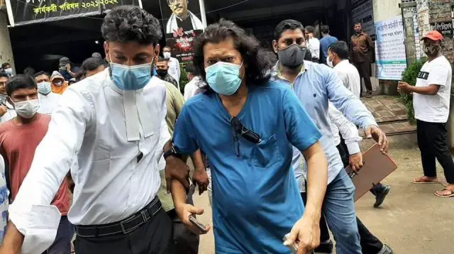 মামলা করতে আদালতে গেলেন রক তারকা জেমস মামলা করতে আদালতে গেলেন রক তারকা জেমস