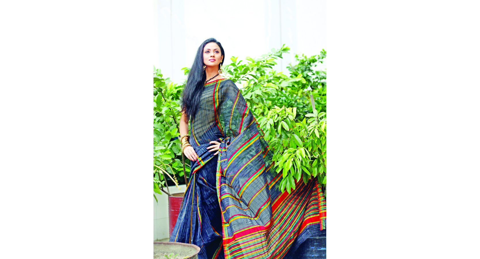 শাড়িতে অতুলনীয় বাংলার নারী শাড়িতে অতুলনীয় বাংলার নারী