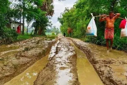 উন্নয়নের ছোঁয়া লাগেনি টাঙ্গাইলের সখীপুরের নাকশালা-লাঙ্গুলিয়ার রাস্তায়