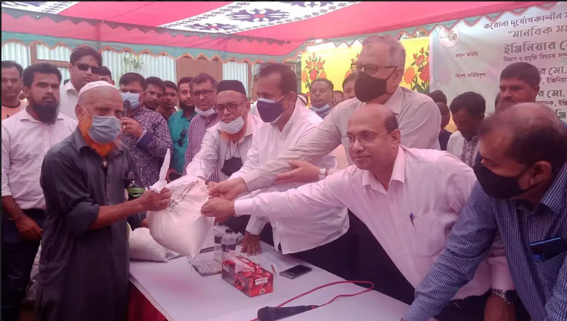 দাউদকান্দিতে করোনায় ক্ষতিগ্রস্তদের মাঝে খাদ্য সামগ্রী বিতরণ দাউদকান্দিতে করোনায় ক্ষতিগ্রস্তদের মাঝে খাদ্য সামগ্রী বিতরণ