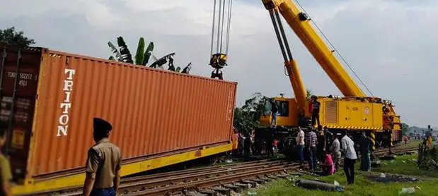 টঙ্গীতে ৭ ঘণ্টা পর ট্রেন চলাচল স্বাভাবিক টঙ্গীতে ৭ ঘণ্টা পর ট্রেন চলাচল স্বাভাবিক