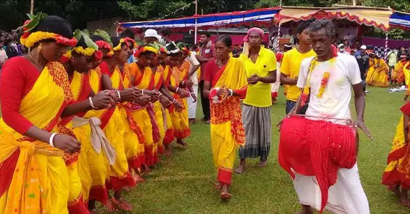 নওগাঁয় আদিবাসী সম্প্রদায়ের কারাম উৎসবে পালিত