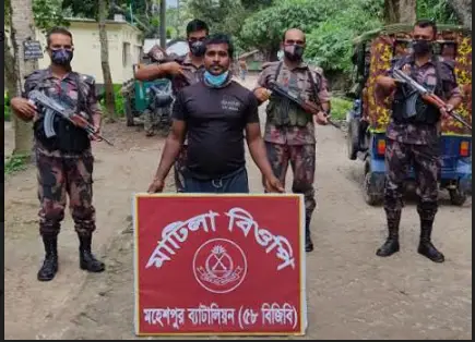 ঝিনাইদহের মহেশপুর সীমান্তে দুই ভারতীয় নাগরিকসহ আটক ৩ ঝিনাইদহের মহেশপুর সীমান্তে দুই ভারতীয় নাগরিকসহ আটক ৩
