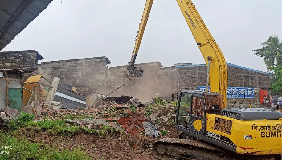 নারায়ণগঞ্জে শীতলক্ষ্যার তীরে ২৫টি অবৈধ স্থাপনা উচ্ছেদ ॥ দুই একর তীরভূমি উদ্ধার নারায়ণগঞ্জে শীতলক্ষ্যার তীরে ২৫টি অবৈধ স্থাপনা উচ্ছেদ ॥ দুই একর তীরভূমি উদ্ধার