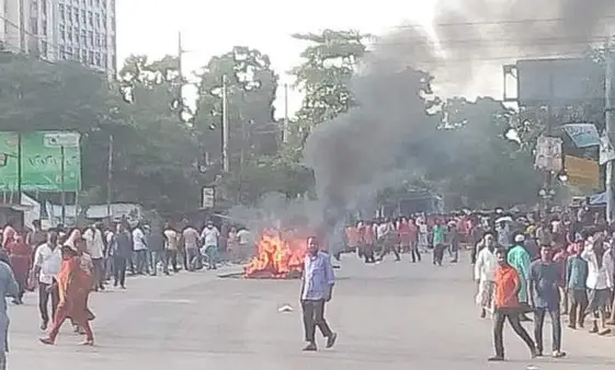 সোনারগাঁয়ে শ্রমিক-পুলিশের সংঘর্ষ, পুলিশসহ আহত ২০