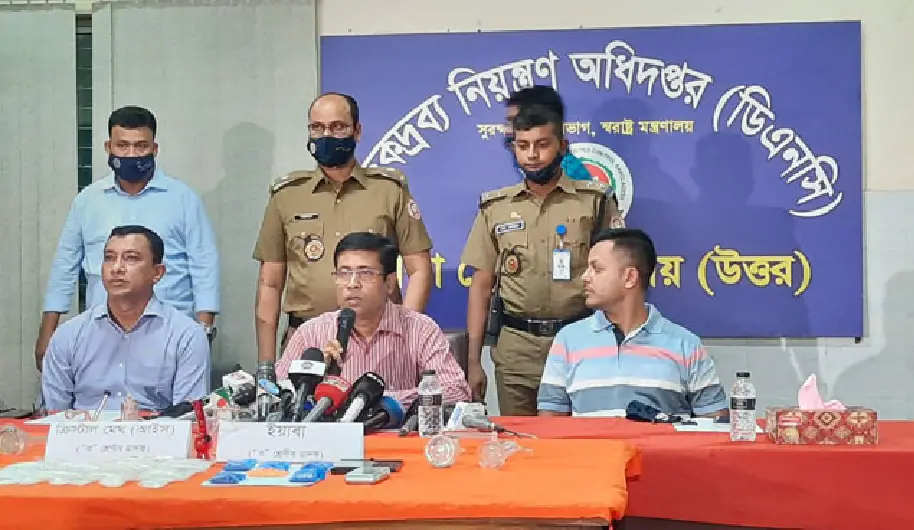 ঢাকা বিভাগেই সাড়ে তিন হাজার মাদক কারবারি রয়েছে ঢাকা বিভাগেই সাড়ে তিন হাজার মাদক কারবারি রয়েছে