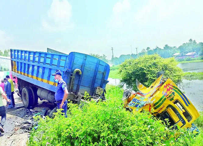 সড়ক দুর্ঘটনায় পাঁচ জেলায় নিহত ১০