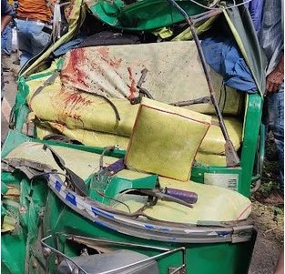মাধবপুরে অটোরিক্সাকে বাসের ধাক্কা ॥ নিহতের সংখ্যা বেড়ে ৪ মাধবপুরে অটোরিক্সাকে বাসের ধাক্কা ॥ নিহতের সংখ্যা বেড়ে ৪