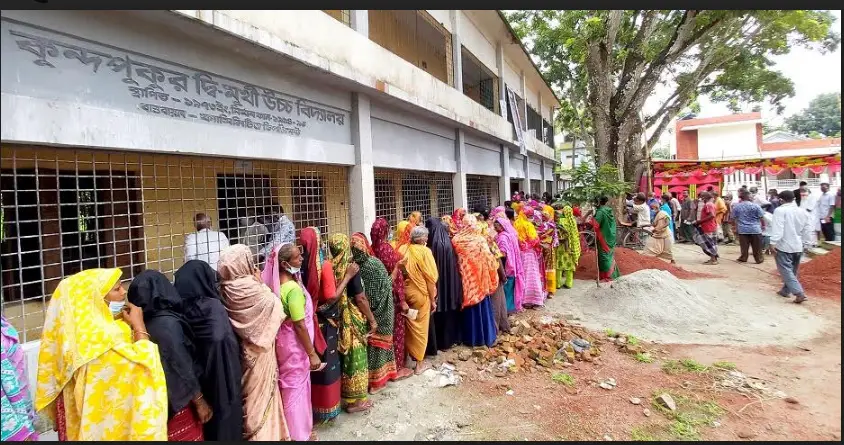 প্রধানমন্ত্রীর জন্মদিনে নীলফামারীতে করোনার গণটিকায় ব্যাপক সাড়া