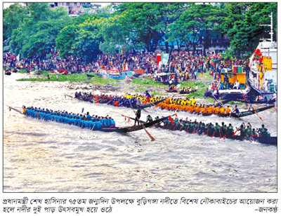 ঐতিহ্যবাহী নৌকাবাইচে জন্মদিনের আনন্দ উচ্ছ¡াস