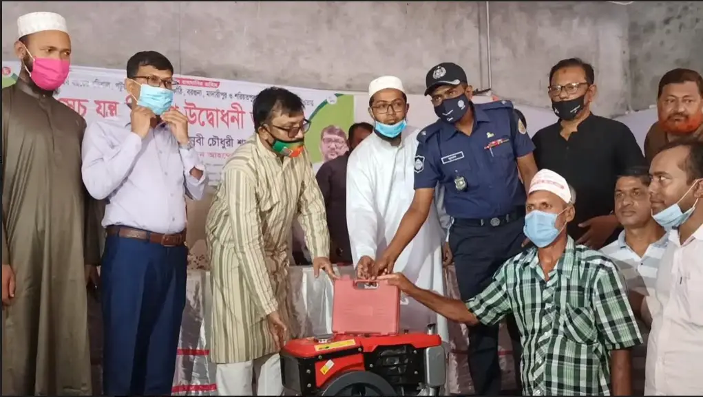 ভোলার লালমোহনে কৃষকদের মাঝে সেচ যন্ত্র বিতরণ ভোলার লালমোহনে কৃষকদের মাঝে সেচ যন্ত্র বিতরণ