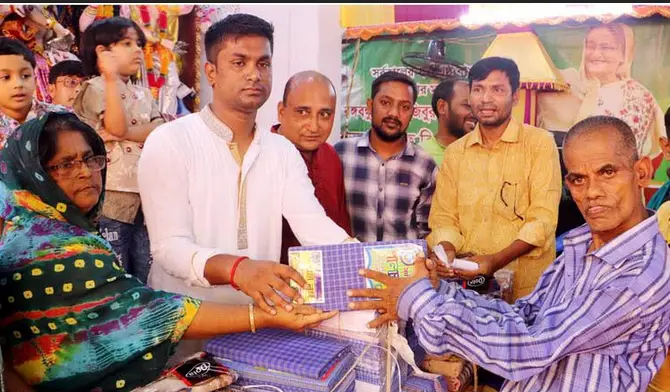 নওগাঁয় দুর্গাপূজা উপলক্ষে বস্ত্র বিতরণ নওগাঁয় দুর্গাপূজা উপলক্ষে বস্ত্র বিতরণ