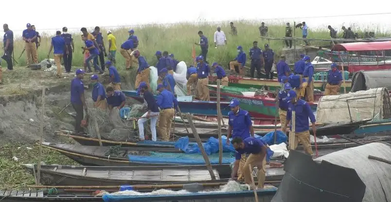 মাদারীপুরে মা ইলিশ রক্ষায় ব্যতিক্রমধর্মী অভিযান