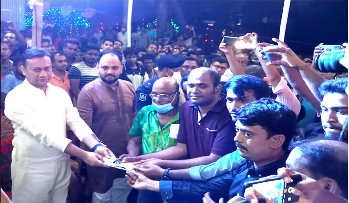 গফরগাঁওয়ে এমপি বাবেলের পূজামন্ডপ পরিদর্শন গফরগাঁওয়ে এমপি বাবেলের পূজামন্ডপ পরিদর্শন