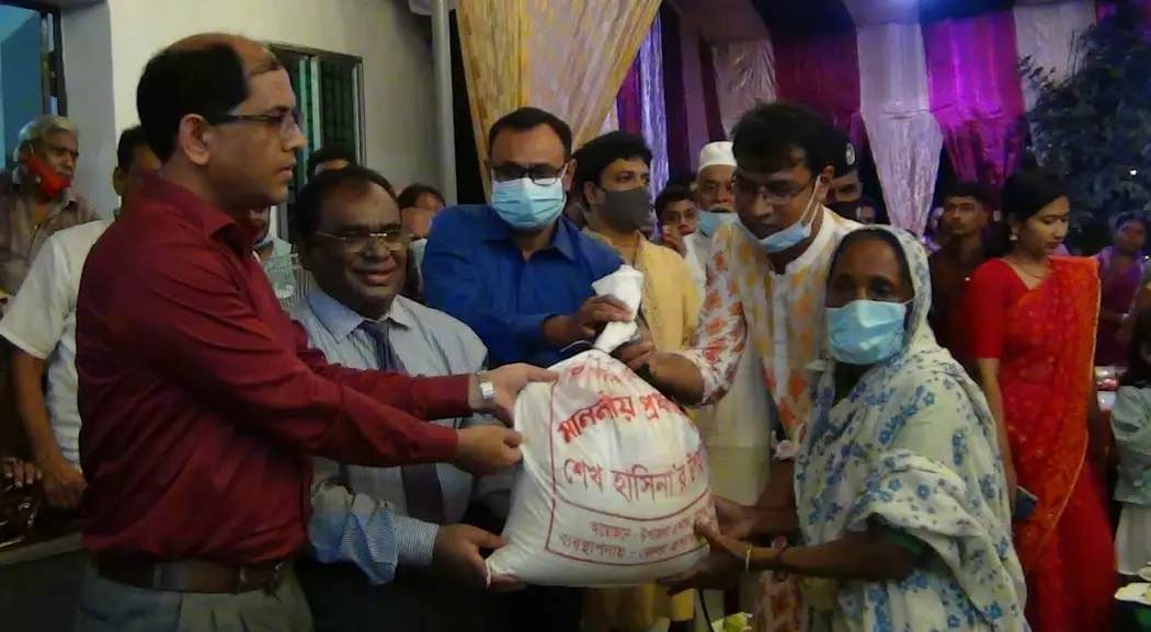 লক্ষ্মীপুর রামগঞ্জে পূজা উপলক্ষে প্রধানমন্ত্রীর উপহার সামগ্রী বিতরণ লক্ষ্মীপুর রামগঞ্জে পূজা উপলক্ষে প্রধানমন্ত্রীর উপহার সামগ্রী বিতরণ