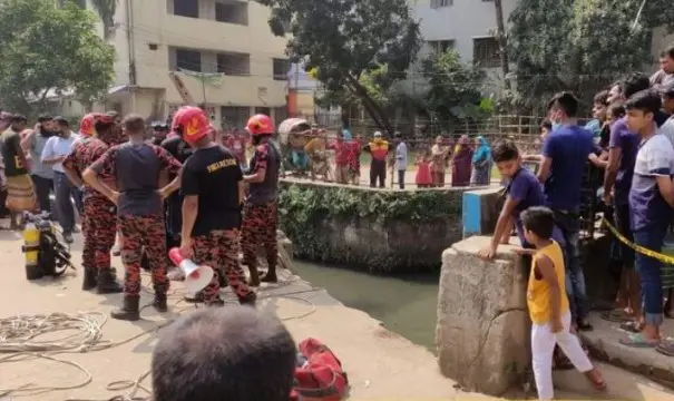 মিরপুরে খালে পড়ে এক ব্যক্তি নিখোঁজ মিরপুরে খালে পড়ে এক ব্যক্তি নিখোঁজ
