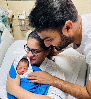 প্রথমবার কন্যা সন্তানের মা হলেন শখ প্রথমবার কন্যা সন্তানের মা হলেন শখ
