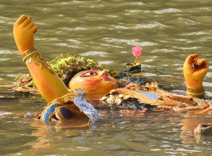 চট্টগ্রামে হরতাল প্রত্যাহারের ঘোষণা, চলছে বিসর্জন