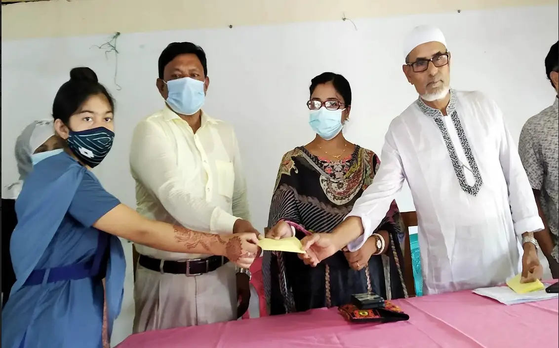 নিজের সম্মানি ভাতা শিক্ষার্থীদের দিলেন বীর মুক্তিযোদ্ধা আফছার নিজের সম্মানি ভাতা শিক্ষার্থীদের দিলেন বীর মুক্তিযোদ্ধা আফছার