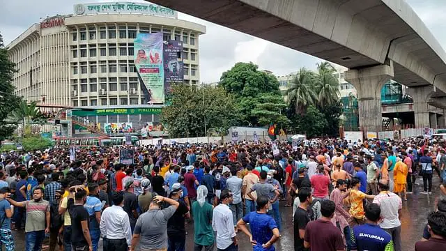 ২৪ ঘণ্টার আল্টিমেটাম ॥ অবরোধ তুলে নিলেন ঢাবি শিক্ষার্থীরা ২৪ ঘণ্টার আল্টিমেটাম ॥ অবরোধ তুলে নিলেন ঢাবি শিক্ষার্থীরা