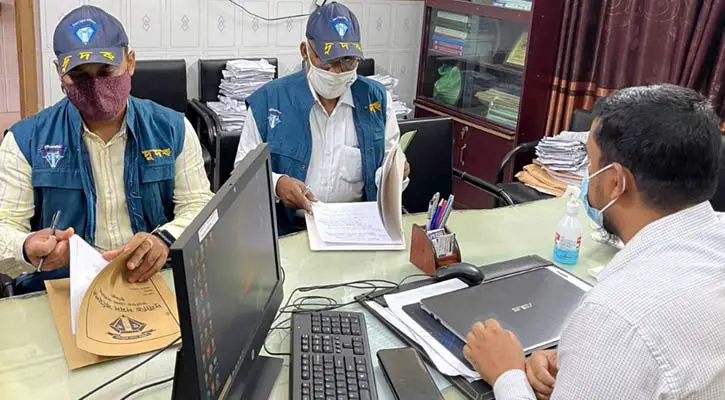 প্রতিবন্ধীদের অর্থ আত্মসাতের অভিযোগে দুদকের অভিযান প্রতিবন্ধীদের অর্থ আত্মসাতের অভিযোগে দুদকের অভিযান