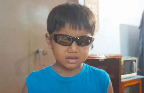 ট্রেনে পাথর নিক্ষেপ নিভে গেল আজমীরের চোখের আলো ট্রেনে পাথর নিক্ষেপ নিভে গেল আজমীরের চোখের আলো