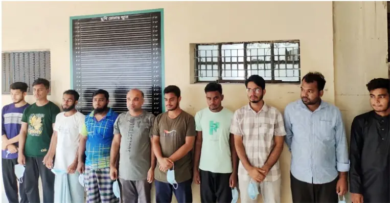 চট্টগ্রামে মণ্ডপে হামলার ঘটনায় দশজনকে গ্রেফতার করেছে পুলিশ চট্টগ্রামে মণ্ডপে হামলার ঘটনায় দশজনকে গ্রেফতার করেছে পুলিশ