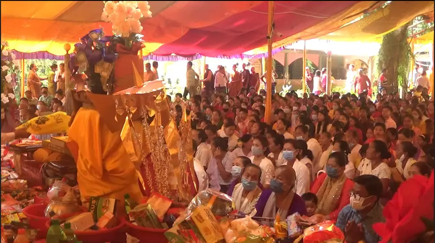 খাগড়াছড়িতে বিভিন্ন বৌদ্ধ বিহারে দানোত্তম কঠিন চীবর দান অনুষ্ঠান খাগড়াছড়িতে বিভিন্ন বৌদ্ধ বিহারে দানোত্তম কঠিন চীবর দান অনুষ্ঠান