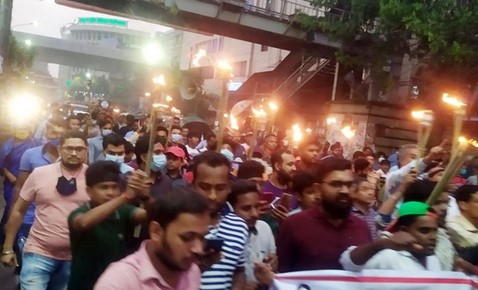 সংখ্যালঘুদের সুরক্ষায় আইনের দাবি দিয়ে শাহবাগ ছাড়লেন বিক্ষোভকারীরা সংখ্যালঘুদের সুরক্ষায় আইনের দাবি দিয়ে শাহবাগ ছাড়লেন বিক্ষোভকারীরা