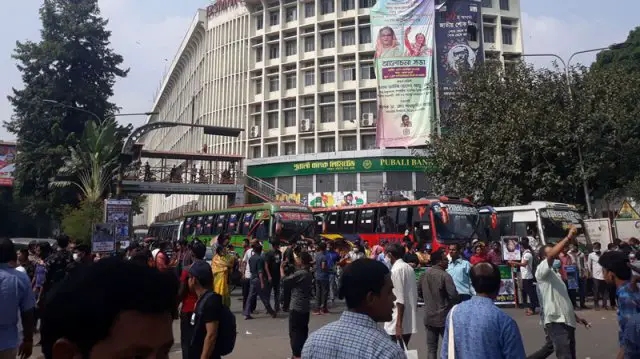 শাহবাগ মোড়ে গণঅনশন, তীব্র যানজট শাহবাগ মোড়ে গণঅনশন, তীব্র যানজট