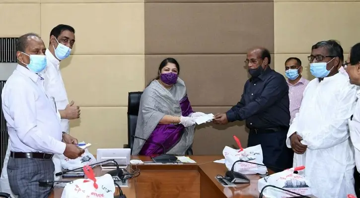 হিন্দু সম্প্রদায়ের ক্ষতিগ্রস্ত হিন্দুদের ৫০ লাখ টাকা অনুদান হিন্দু সম্প্রদায়ের ক্ষতিগ্রস্ত হিন্দুদের ৫০ লাখ টাকা অনুদান
