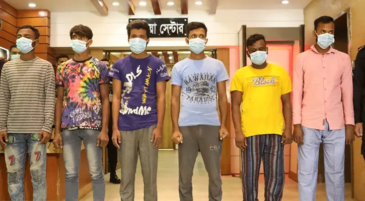 চাঁদা না দেওয়ায় মোটরসাইকেল শো-রুমে ডাকাতি করেন চক্রটি চাঁদা না দেওয়ায় মোটরসাইকেল শো-রুমে ডাকাতি করেন চক্রটি