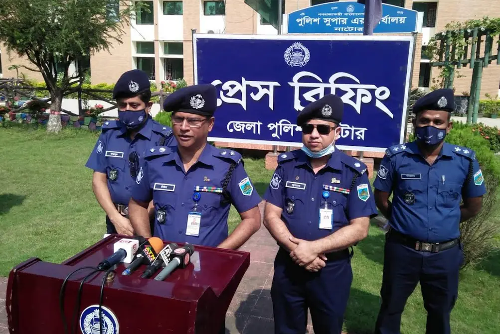 শিশুকে ধর্ষণের পর লাশ গুম ॥ পিতা ও পুত্র গ্রেফতার শিশুকে ধর্ষণের পর লাশ গুম ॥ পিতা ও পুত্র গ্রেফতার
