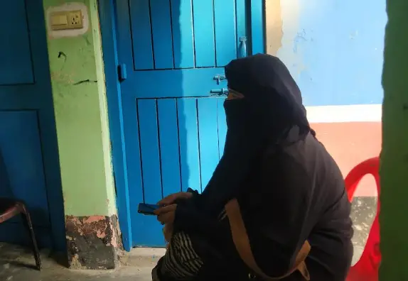 ঠাকুরগাঁওয়ে বিয়ের দাবিতে প্রেমিকের বাড়িতে প্রেমিকার অনশন ঠাকুরগাঁওয়ে বিয়ের দাবিতে প্রেমিকের বাড়িতে প্রেমিকার অনশন