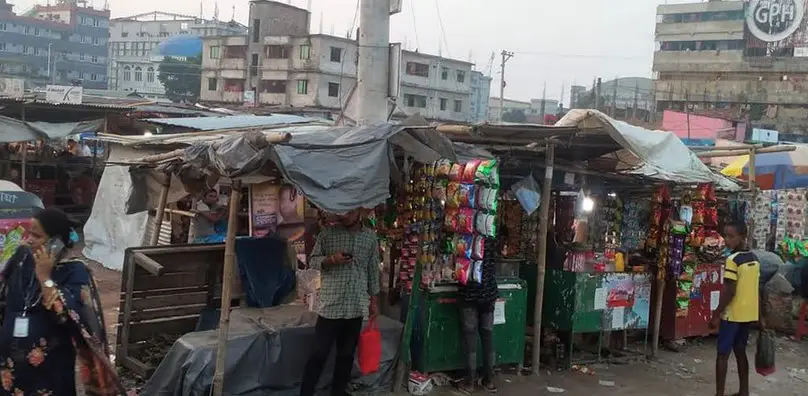 ওলিপুরে মহাসড়কের পাশে সরকারি জমি দখল করে দুই শতাধিক অবৈধ স্থাপনা