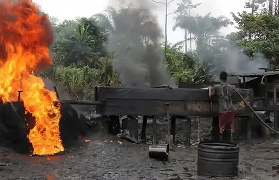 নাইজেরিয়ায় অবৈধ তেল শোধনাগারে বিস্ফোরণ ॥ শিশুসহ নিহত ২৫ নাইজেরিয়ায় অবৈধ তেল শোধনাগারে বিস্ফোরণ ॥ শিশুসহ নিহত ২৫