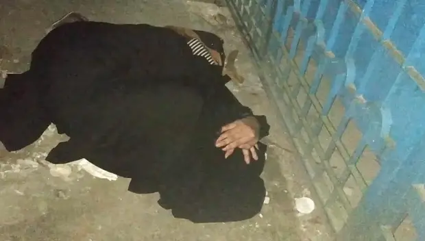 অনশনরত প্রেমিকা ও তার মা-বাবাকে মারপিট করে বিতারিত করেছে প্রেমিকের লোকজন অনশনরত প্রেমিকা ও তার মা-বাবাকে মারপিট করে বিতারিত করেছে প্রেমিকের লোকজন