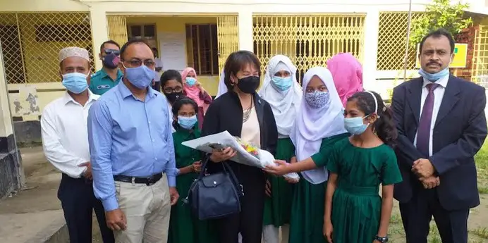 গাজীপুরে শিশু শিক্ষার্থীদের সঙ্গে সময় কাটিয়েছেন থাই রাষ্ট্রদূত গাজীপুরে শিশু শিক্ষার্থীদের সঙ্গে সময় কাটিয়েছেন থাই রাষ্ট্রদূত
