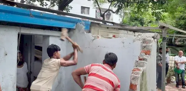 ধানমন্ডি লেক থেকে আমিন মোহাম্মদের স্থাপনা উচ্ছেদ ধানমন্ডি লেক থেকে আমিন মোহাম্মদের স্থাপনা উচ্ছেদ